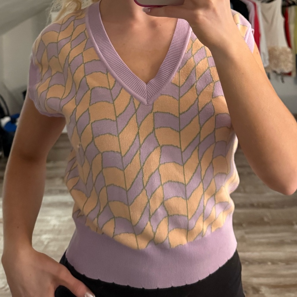 Chevron Patterned V-Neck Sweater - Lavender and Cream